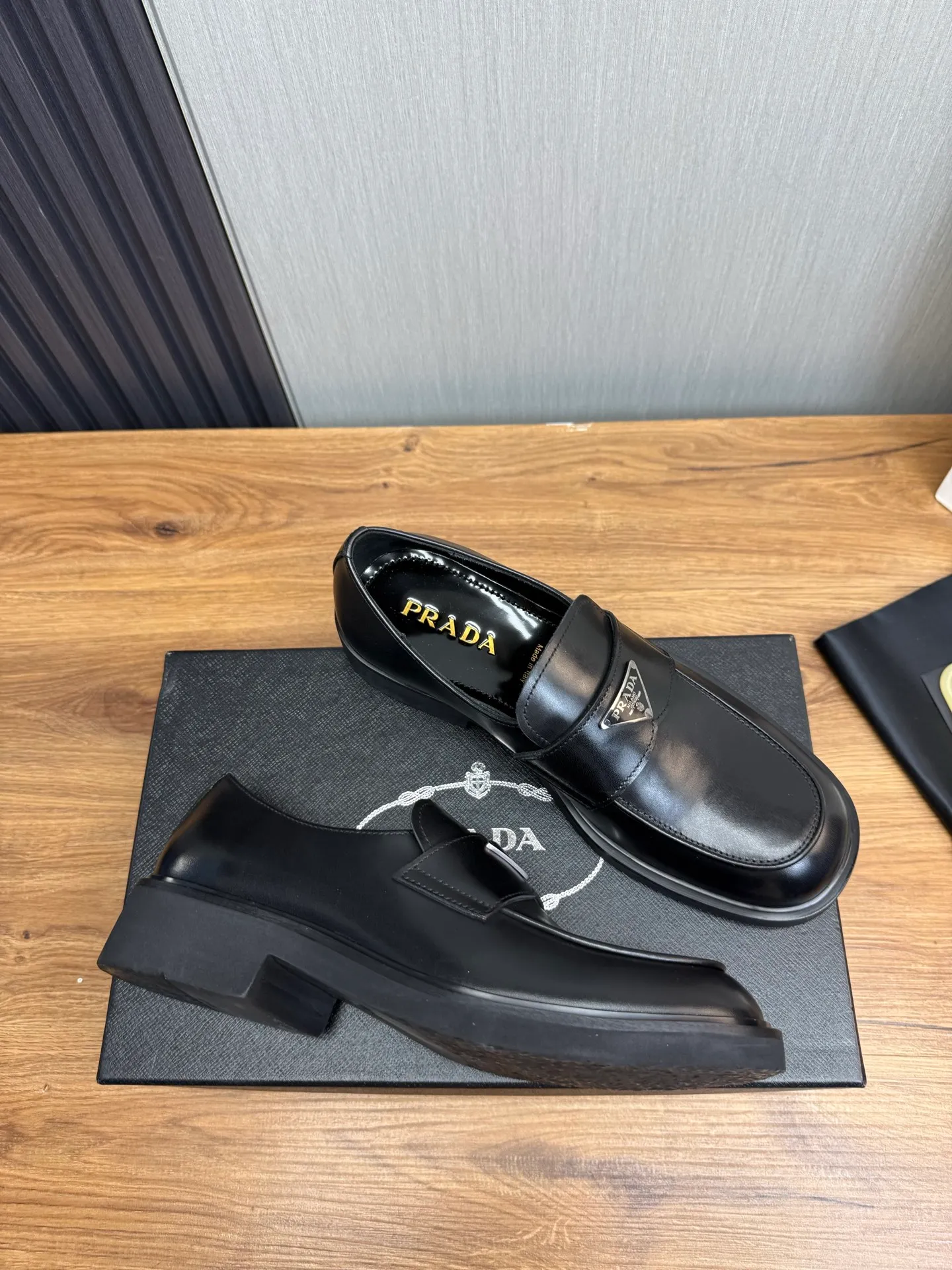 Men's shoes 💰840💰 [PRADA] New models synchronized with the official website, high-quality shipments ✔️Hot-sellers🔥 Original cowhide. Open edge beaded cowhide + cowhide lining, 1🆚1 replica, original lightweight foam outsole, 38-45 (men's 38.45 custom-made, non-refundable)